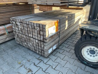 Ca. 100x Azobe Palen Fijnbezaagd Gepunt, 60x60mm, lengte 275cm